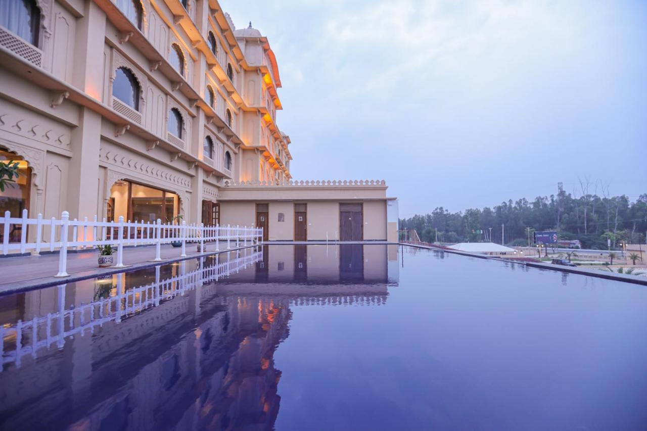 Regenta Central City Vilas Palace อัมบาลา ภายนอก รูปภาพ